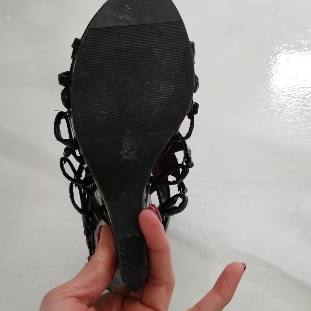 Shoes - Picture 4 of 5